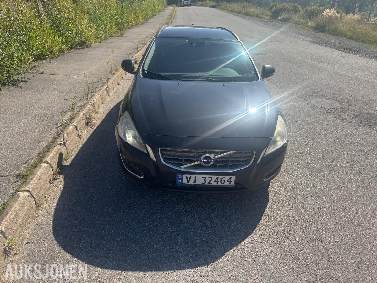 2013 Volvo V60,D2 115hk  AUTOMAT S+V DEKK SKINNINTERIØR EU OK 03.2027