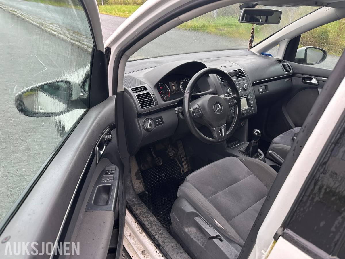 2013 Volkswagen TOURAN 105HK TDI EU-OK 07.28 HENGERFESTE VARMER ALCANTARA
