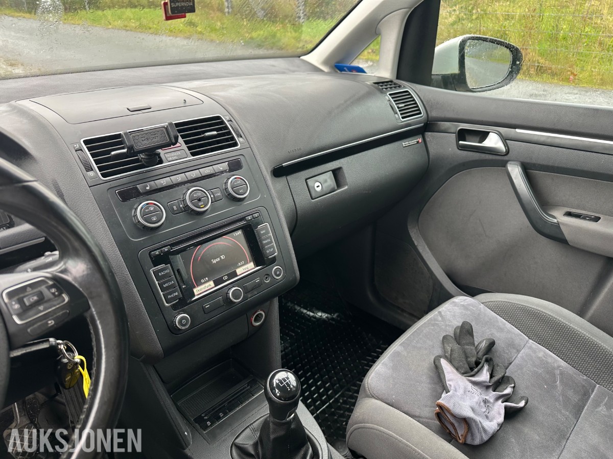 2013 Volkswagen TOURAN 105HK TDI EU-OK 07.28 HENGERFESTE VARMER ALCANTARA