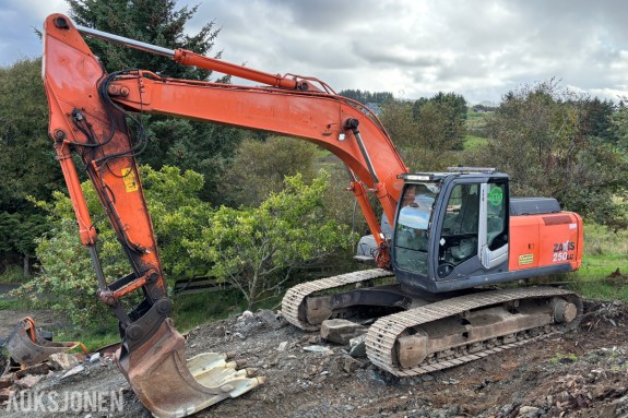 2007 HITACHI ZX250LC-3 GRAVEMASKIN 25T - GRAVESKUFFE - SERTIFISERT DES 2025