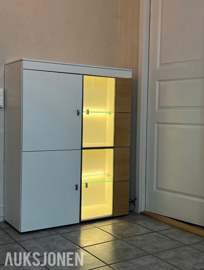 2018 Menton Vitrineskap integrert LED-belysning