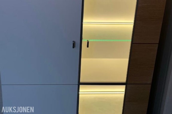 2018 Menton Vitrineskap integrert LED-belysning