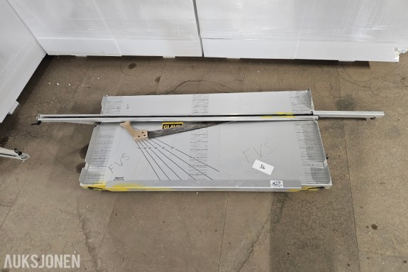 Glava skjærebord for isolasjon - aluminium med målskala i centimeter - vinkelskala 30 til 55 grader - sammenleggbart med kniv