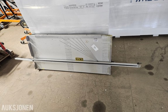 Glava skjærebord for isolasjon - aluminium med målskala til 40 centimeter - vinkelskala 30 til 55 grader - sammenleggbart understell