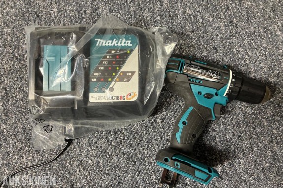 Makita DDF482 18V drill + DC18RC hurtiglader