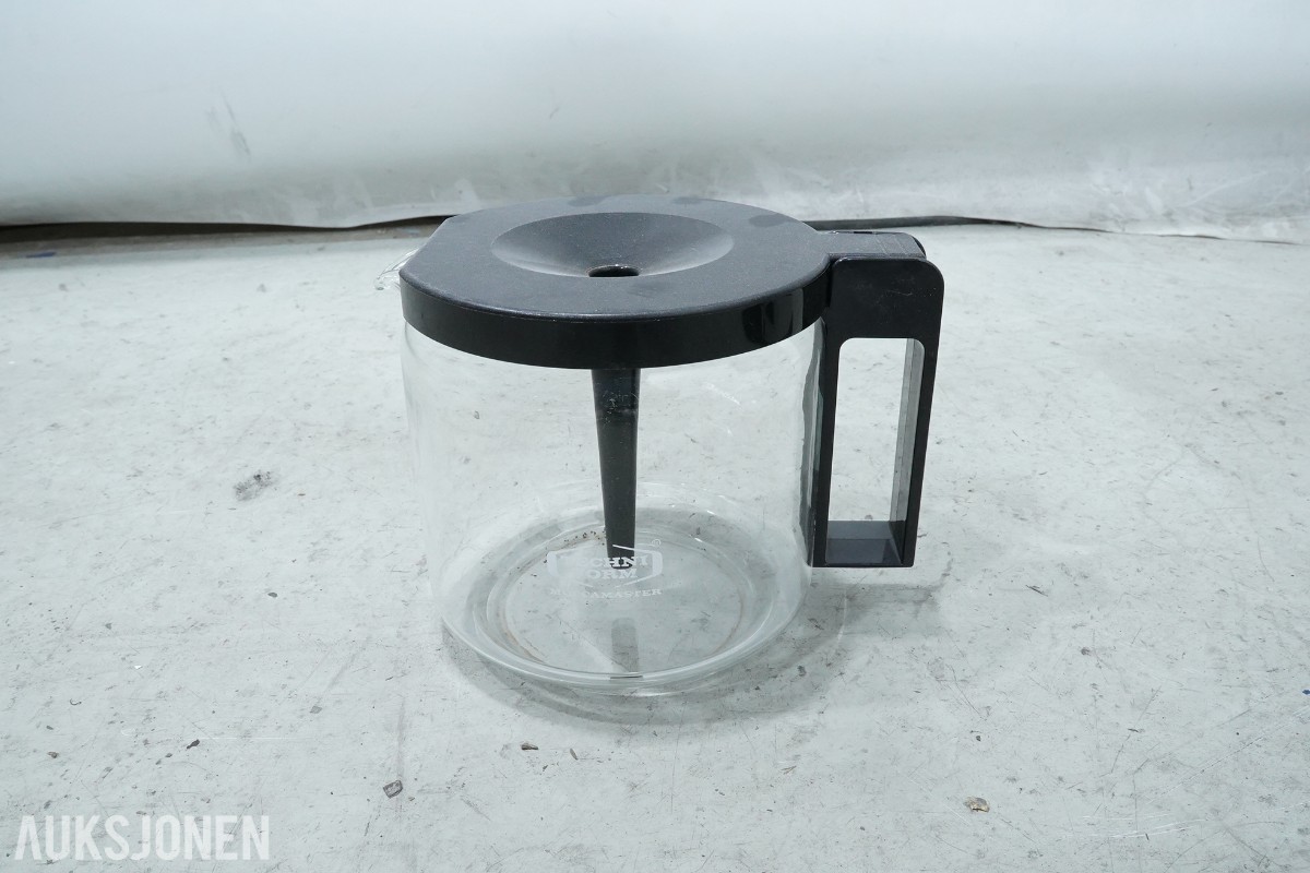 Parti med kaffemaskiner, kjøkkenmaskin, blender og råsaftsentrifuge