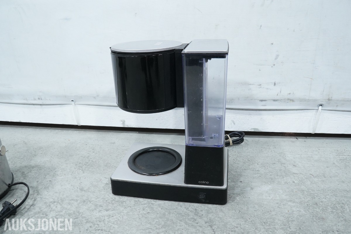 Parti med kaffemaskiner, kjøkkenmaskin, blender og råsaftsentrifuge