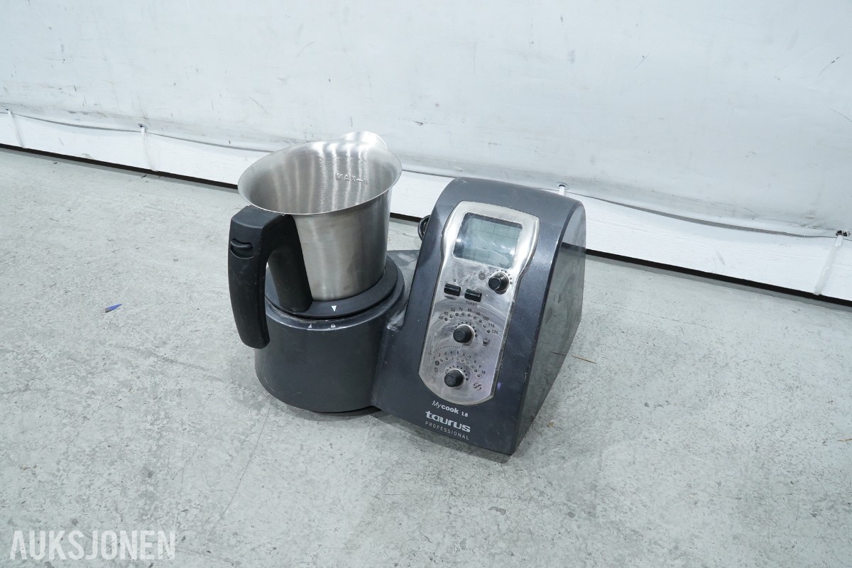 Parti med kaffemaskiner, kjøkkenmaskin, blender og råsaftsentrifuge