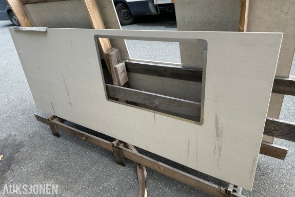 Benkeplate i stein ca. 245 x 97 cm | Utsparing 82 x 51 cm