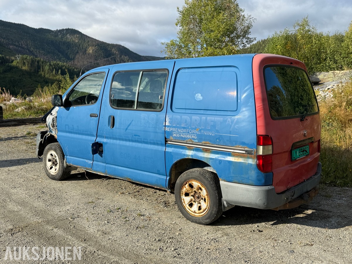 2002 Toyota HIACE 2.5-102 D 4WD - Reparasjonsobjekt