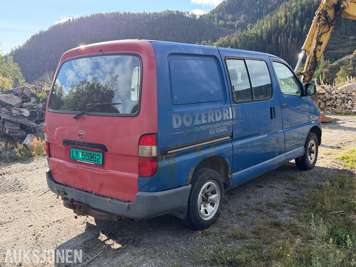 2002 Toyota HIACE 2.5-102 D 4WD - Reparasjonsobjekt