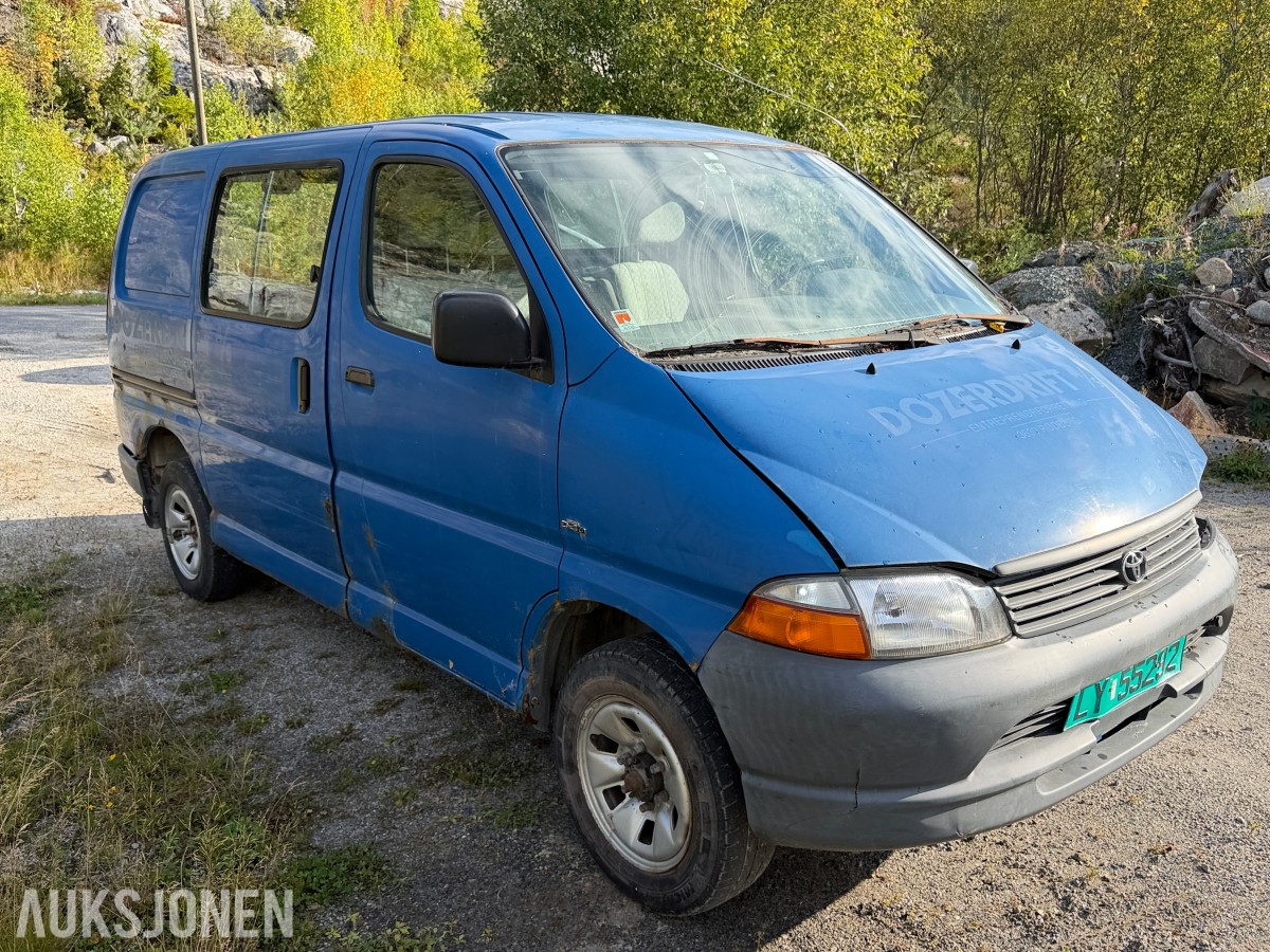 2002 Toyota HIACE 2.5-102 D 4WD - Reparasjonsobjekt