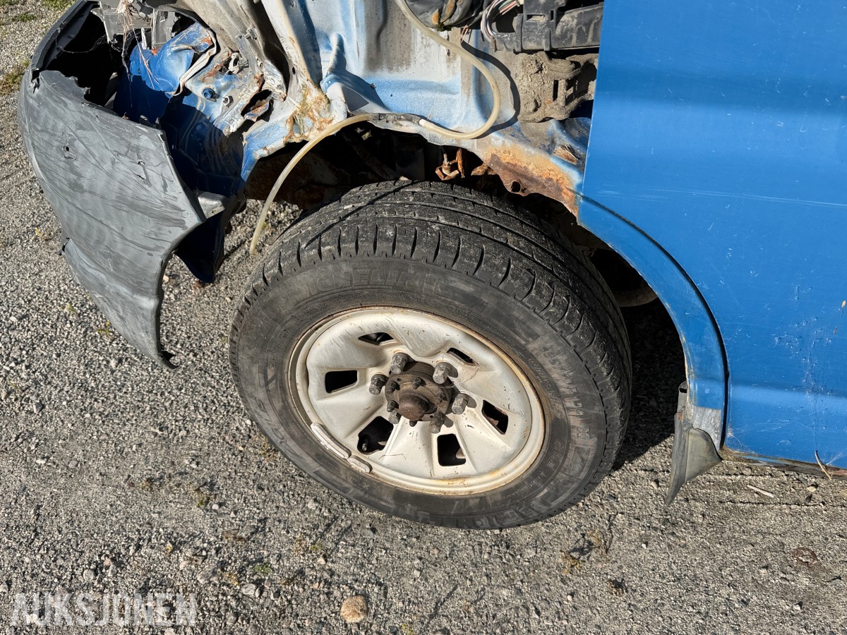 2002 Toyota HIACE 2.5-102 D 4WD - Reparasjonsobjekt