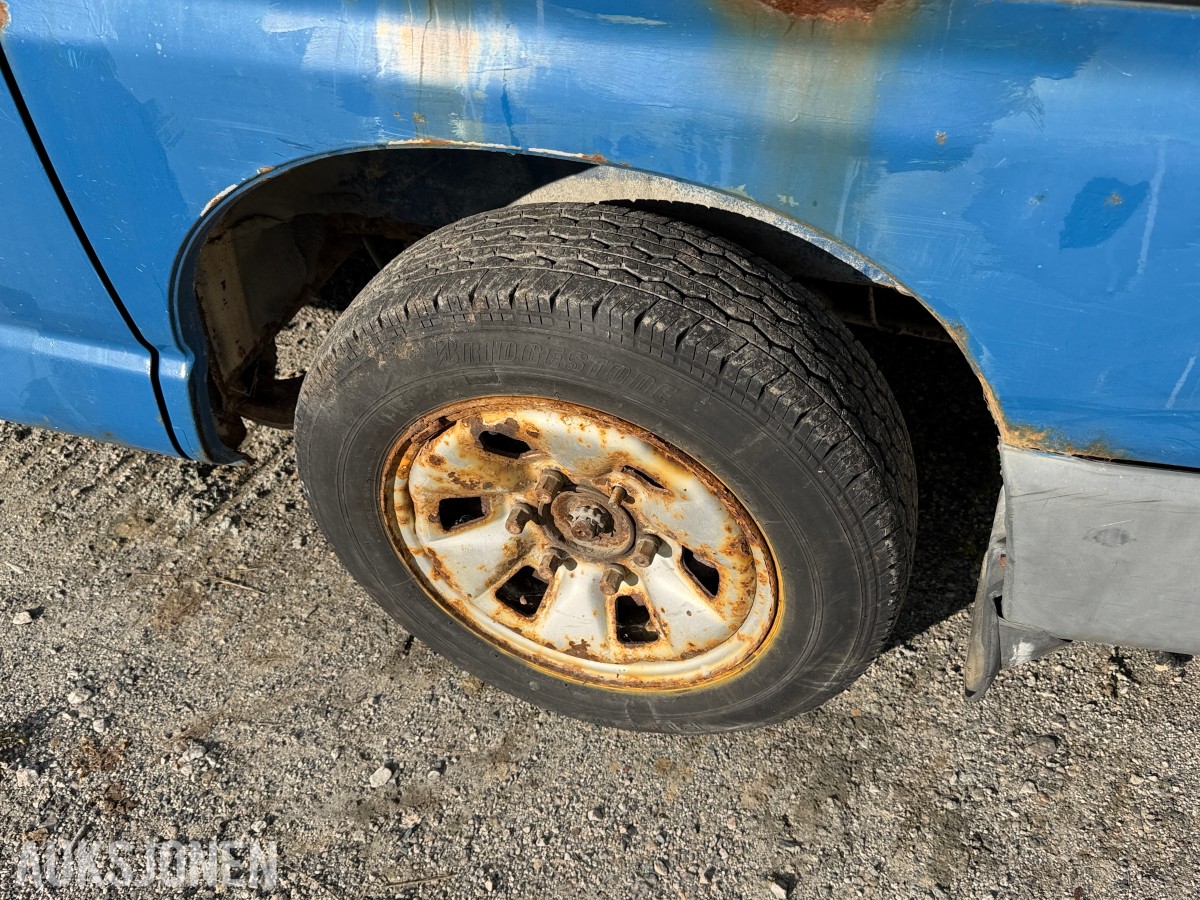 2002 Toyota HIACE 2.5-102 D 4WD - Reparasjonsobjekt