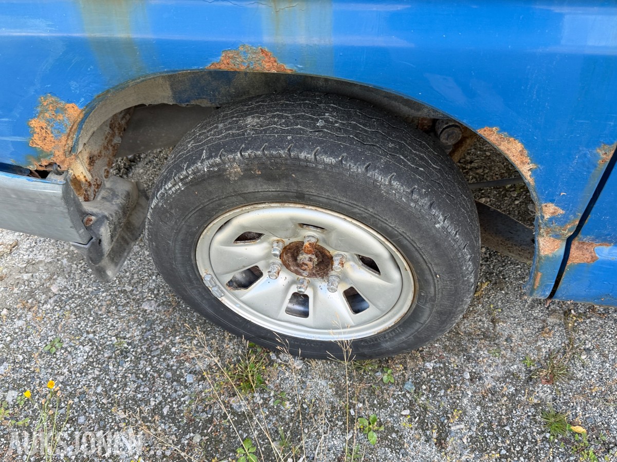 2002 Toyota HIACE 2.5-102 D 4WD - Reparasjonsobjekt