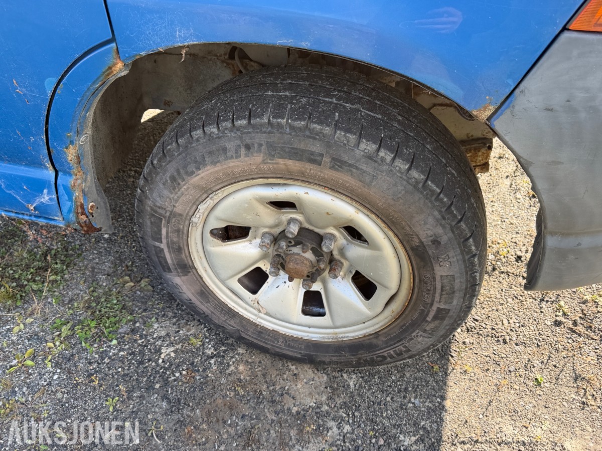 2002 Toyota HIACE 2.5-102 D 4WD - Reparasjonsobjekt