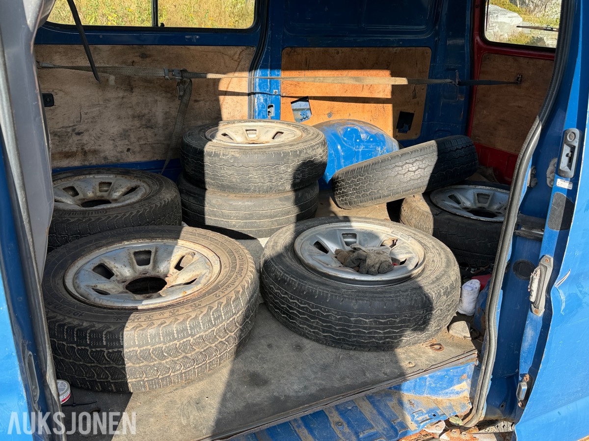 2002 Toyota HIACE 2.5-102 D 4WD - Reparasjonsobjekt