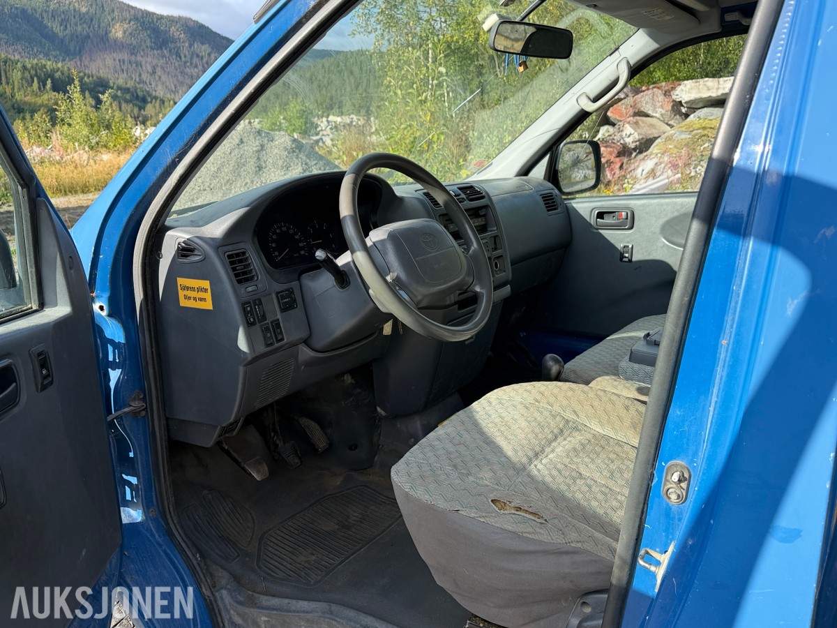 2002 Toyota HIACE 2.5-102 D 4WD - Reparasjonsobjekt