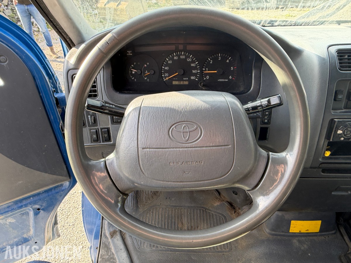 2002 Toyota HIACE 2.5-102 D 4WD - Reparasjonsobjekt