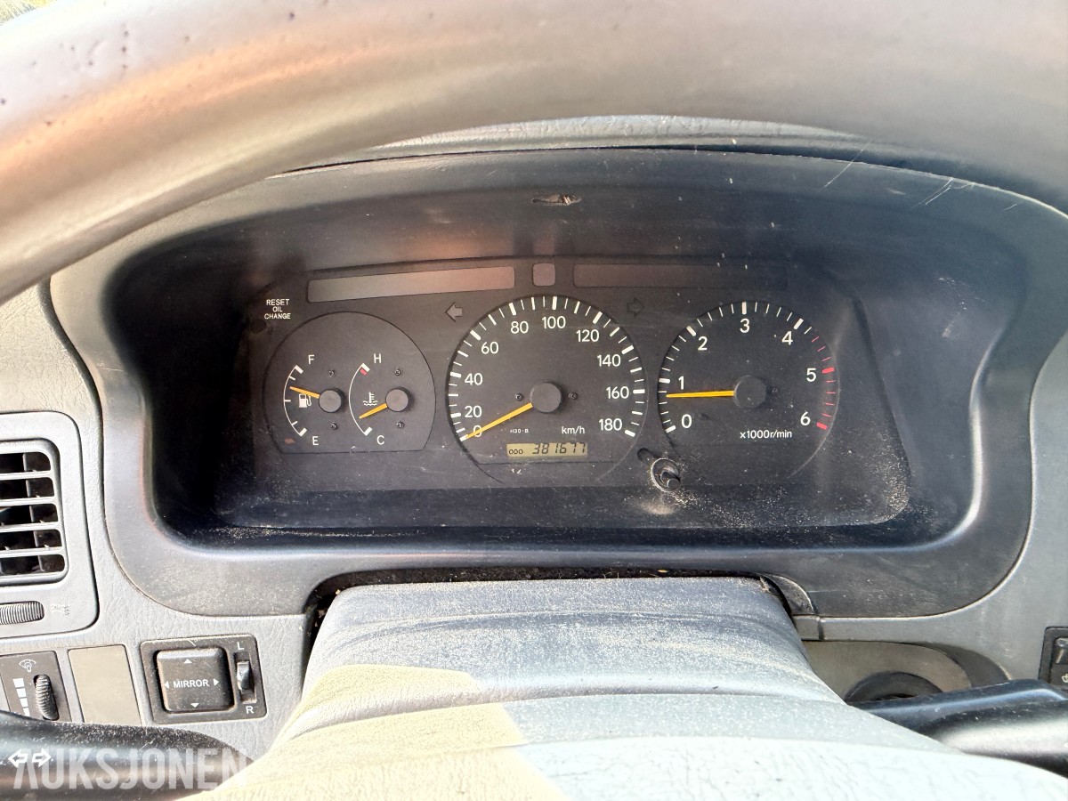 2002 Toyota HIACE 2.5-102 D 4WD - Reparasjonsobjekt