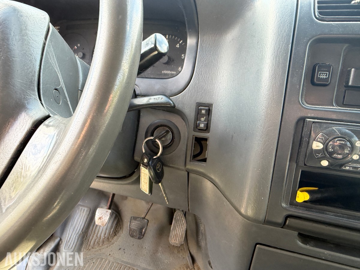 2002 Toyota HIACE 2.5-102 D 4WD - Reparasjonsobjekt