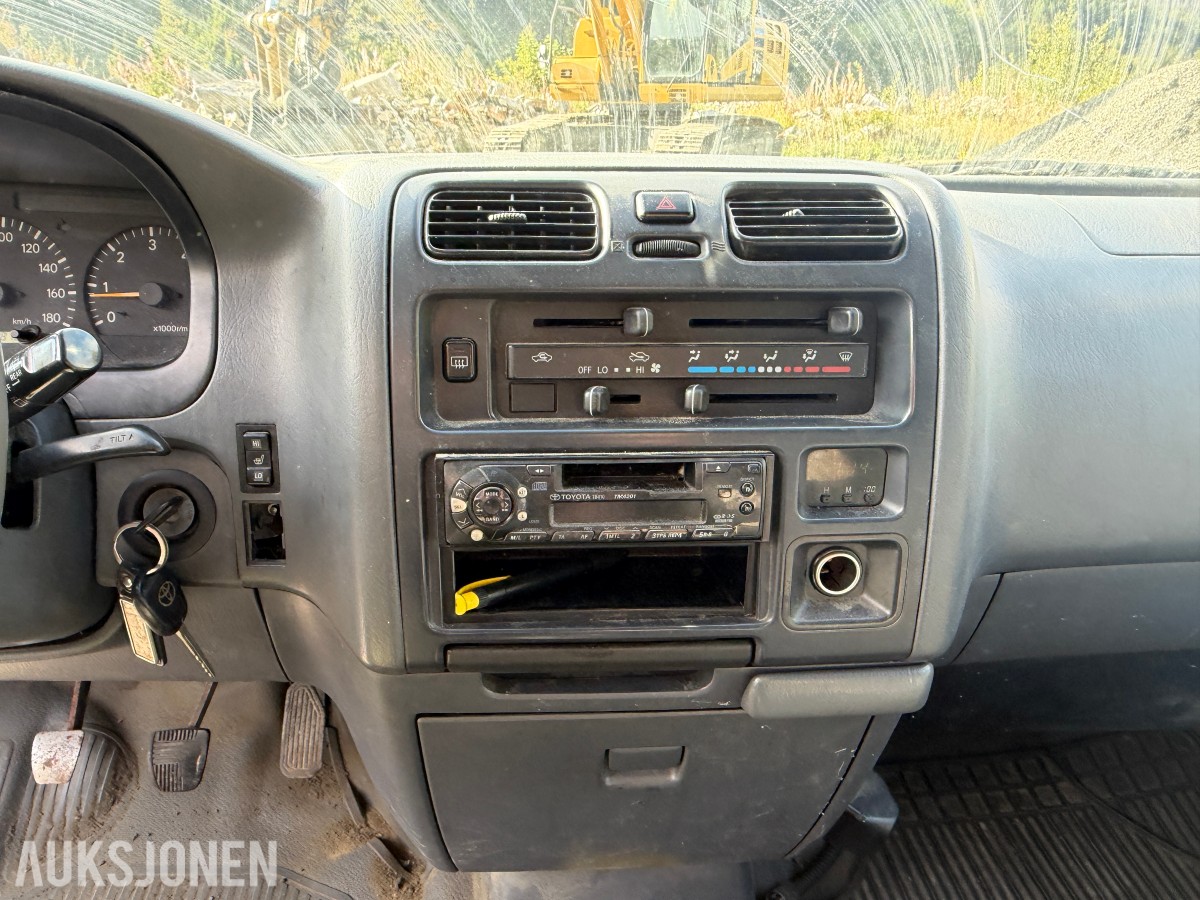 2002 Toyota HIACE 2.5-102 D 4WD - Reparasjonsobjekt