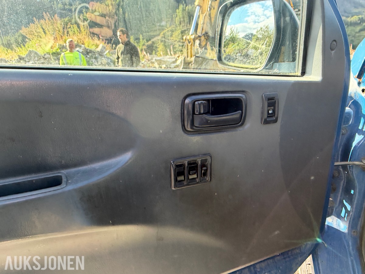 2002 Toyota HIACE 2.5-102 D 4WD - Reparasjonsobjekt