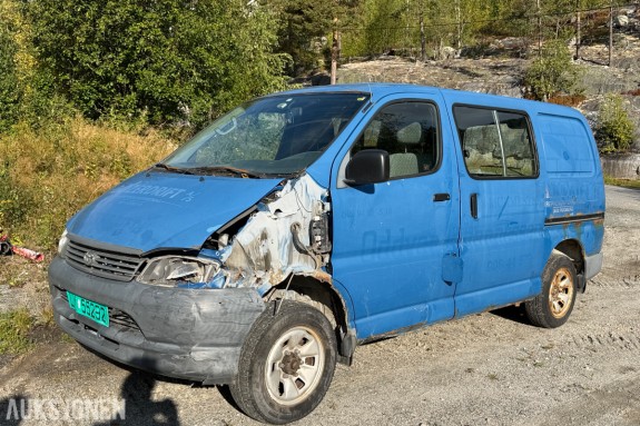 2002 Toyota HIACE 2.5-102 D 4WD - Reparasjonsobjekt