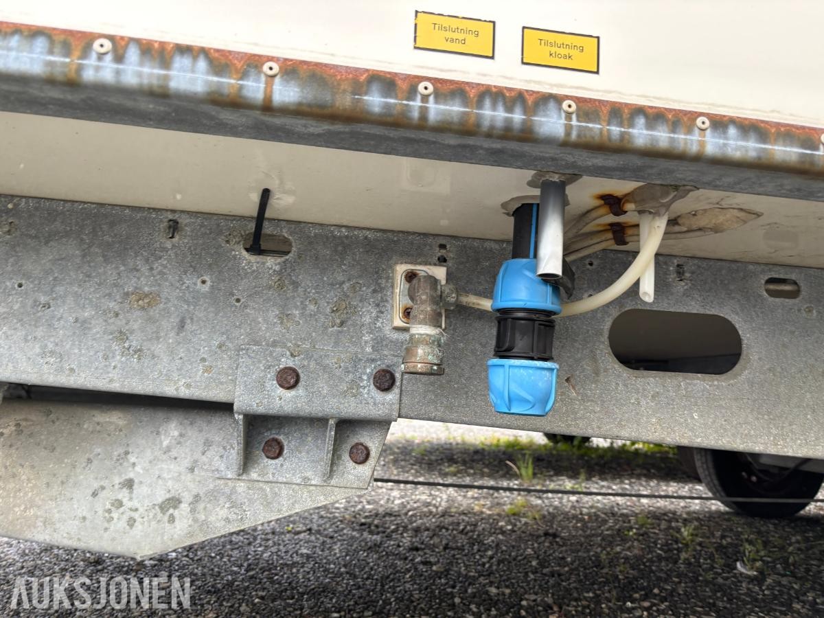 Scanvogn spise- og garderobevogn med toalett, varmtvann og tandem