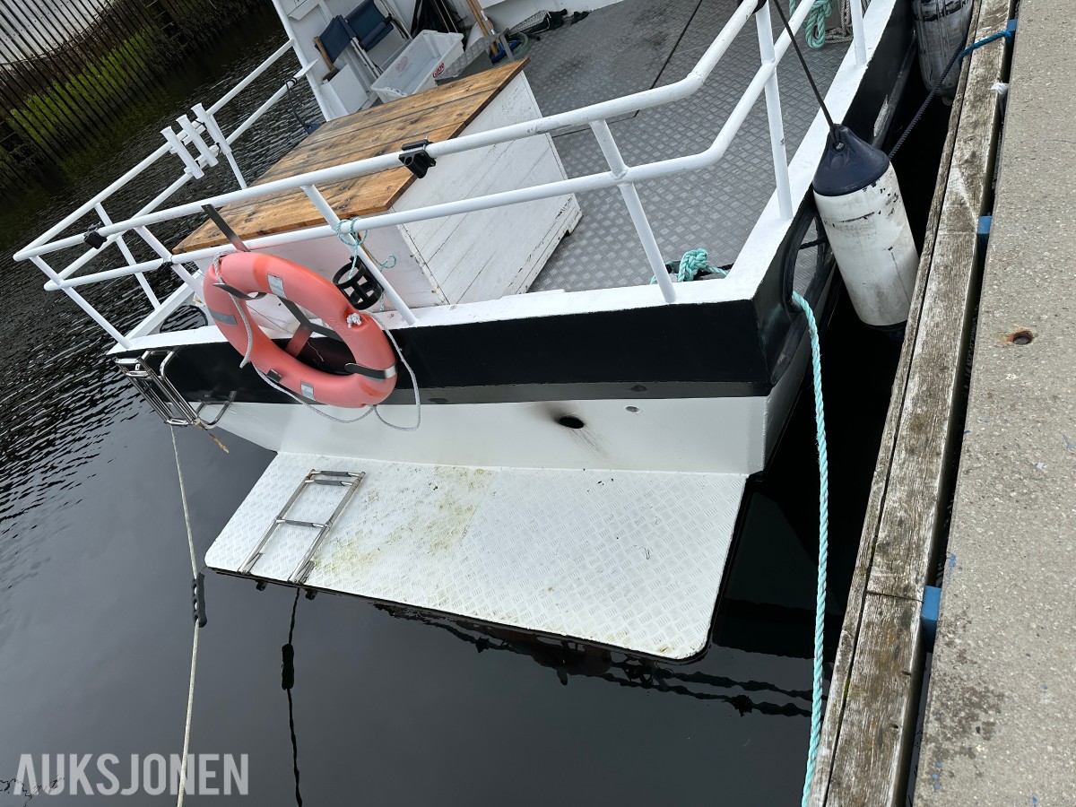 Selvbygget arbeidsbåt «Ranja» | Scania 136 hk | Baugthruster | AIS