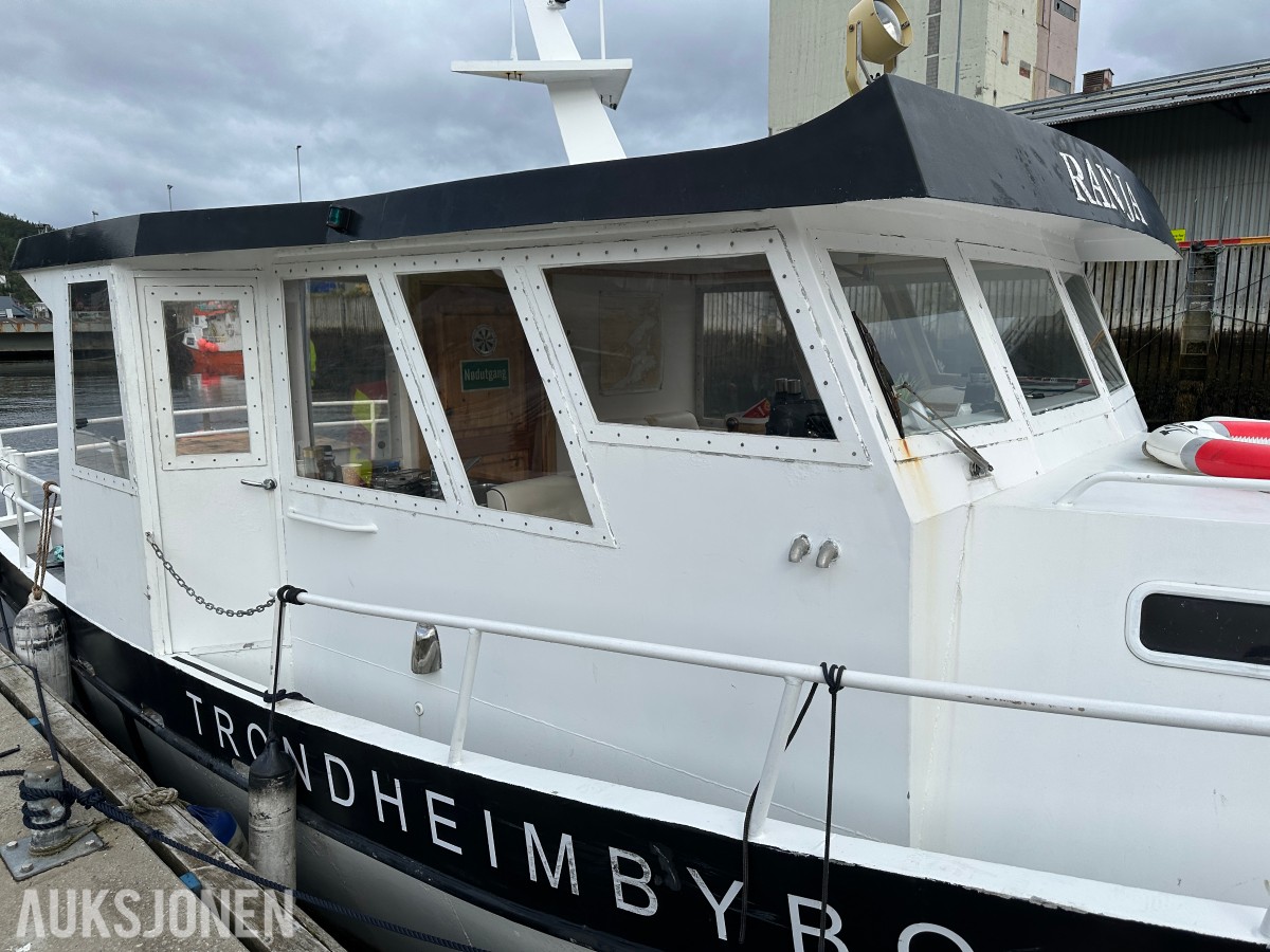 Selvbygget arbeidsbåt «Ranja» | Scania 136 hk | Baugthruster | AIS