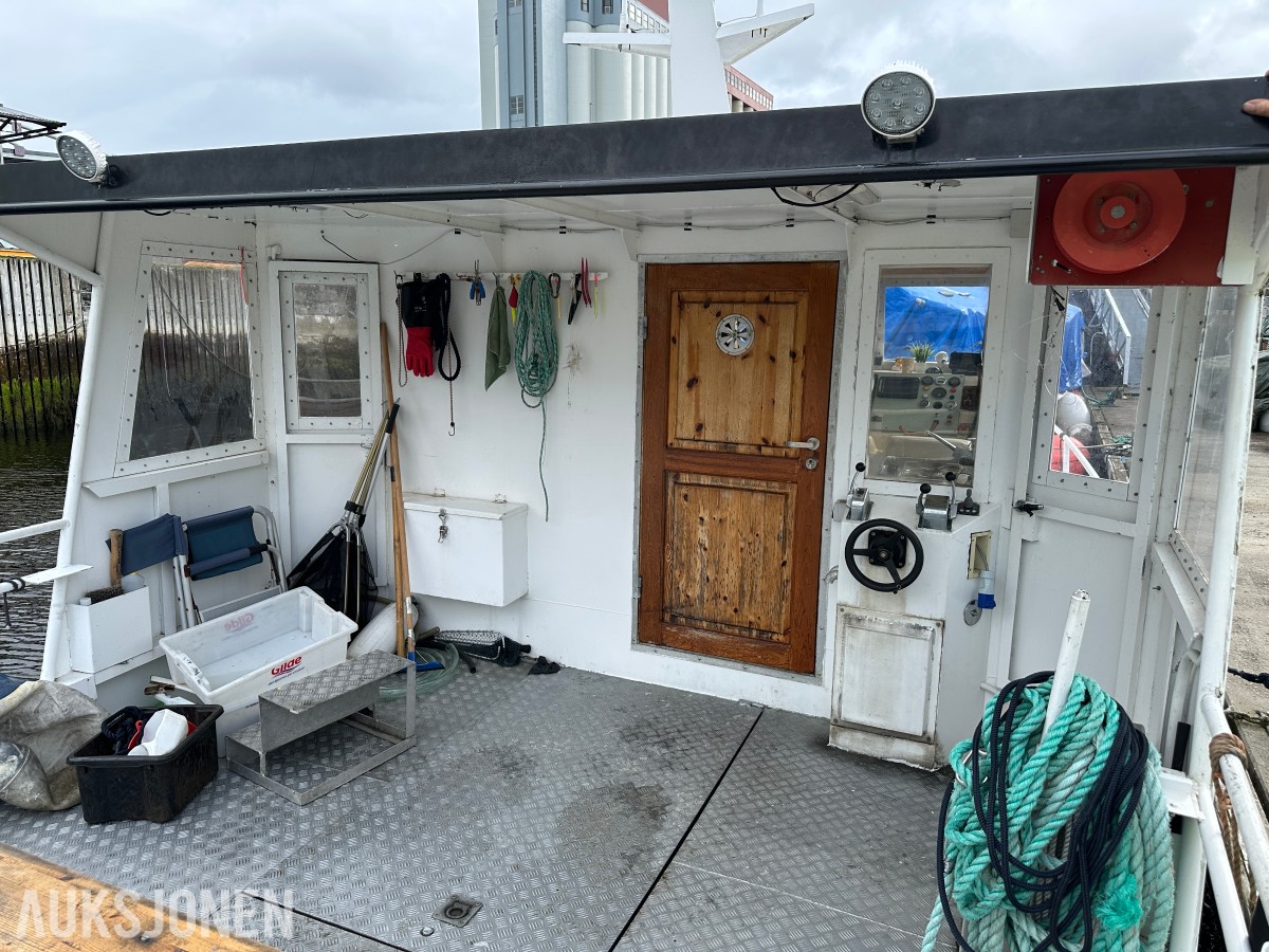 Selvbygget arbeidsbåt «Ranja» | Scania 136 hk | Baugthruster | AIS