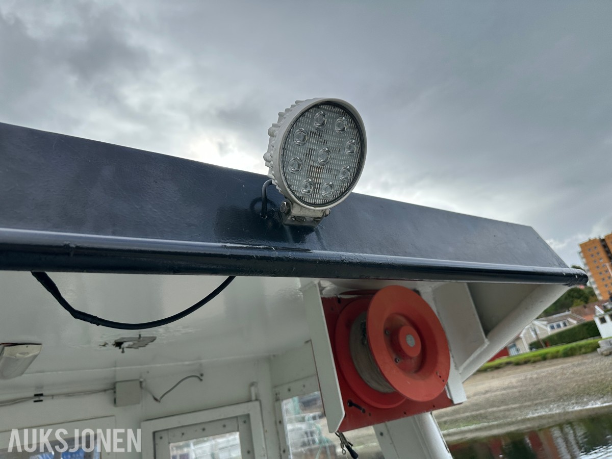 Selvbygget arbeidsbåt «Ranja» | Scania 136 hk | Baugthruster | AIS
