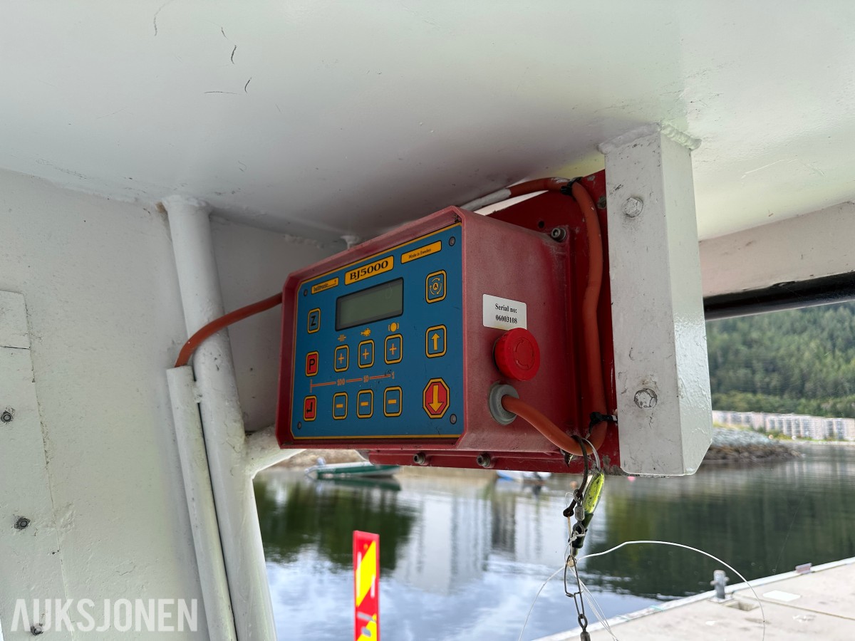 Selvbygget arbeidsbåt «Ranja» | Scania 136 hk | Baugthruster | AIS