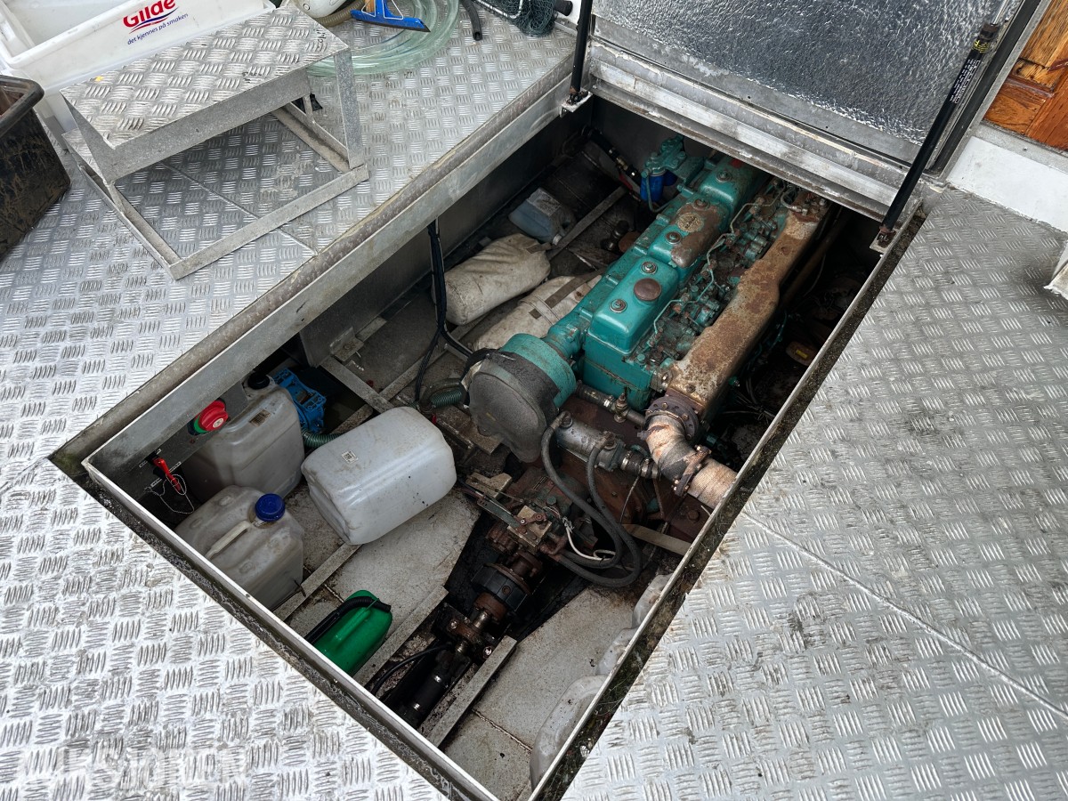 Selvbygget arbeidsbåt «Ranja» | Scania 136 hk | Baugthruster | AIS