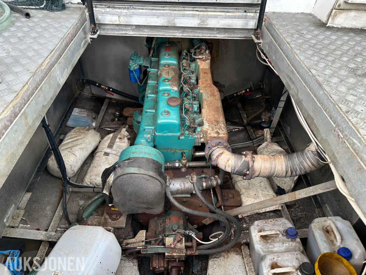Selvbygget arbeidsbåt «Ranja» | Scania 136 hk | Baugthruster | AIS