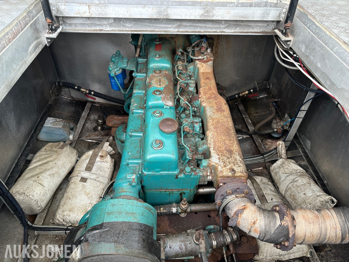 Selvbygget arbeidsbåt «Ranja» | Scania 136 hk | Baugthruster | AIS