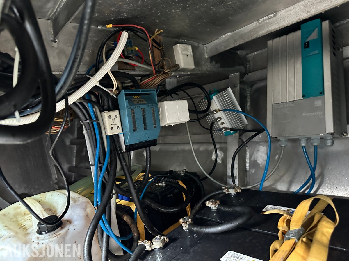 Selvbygget arbeidsbåt «Ranja» | Scania 136 hk | Baugthruster | AIS
