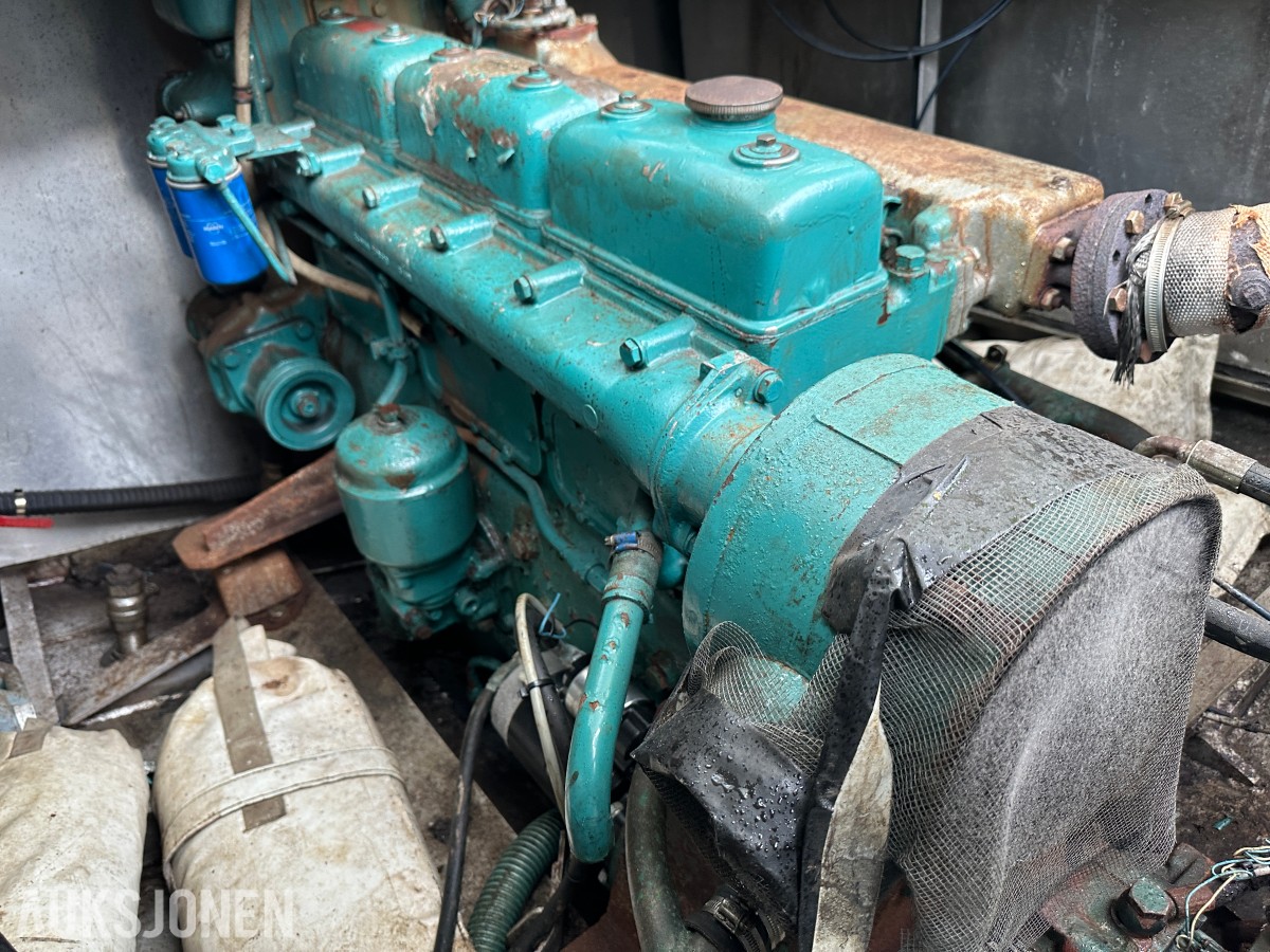 Selvbygget arbeidsbåt «Ranja» | Scania 136 hk | Baugthruster | AIS