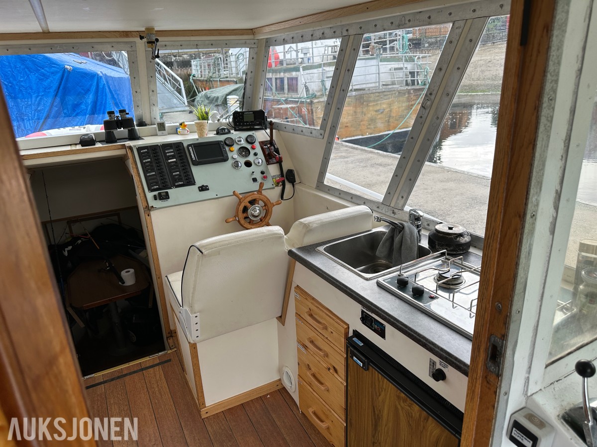 Selvbygget arbeidsbåt «Ranja» | Scania 136 hk | Baugthruster | AIS