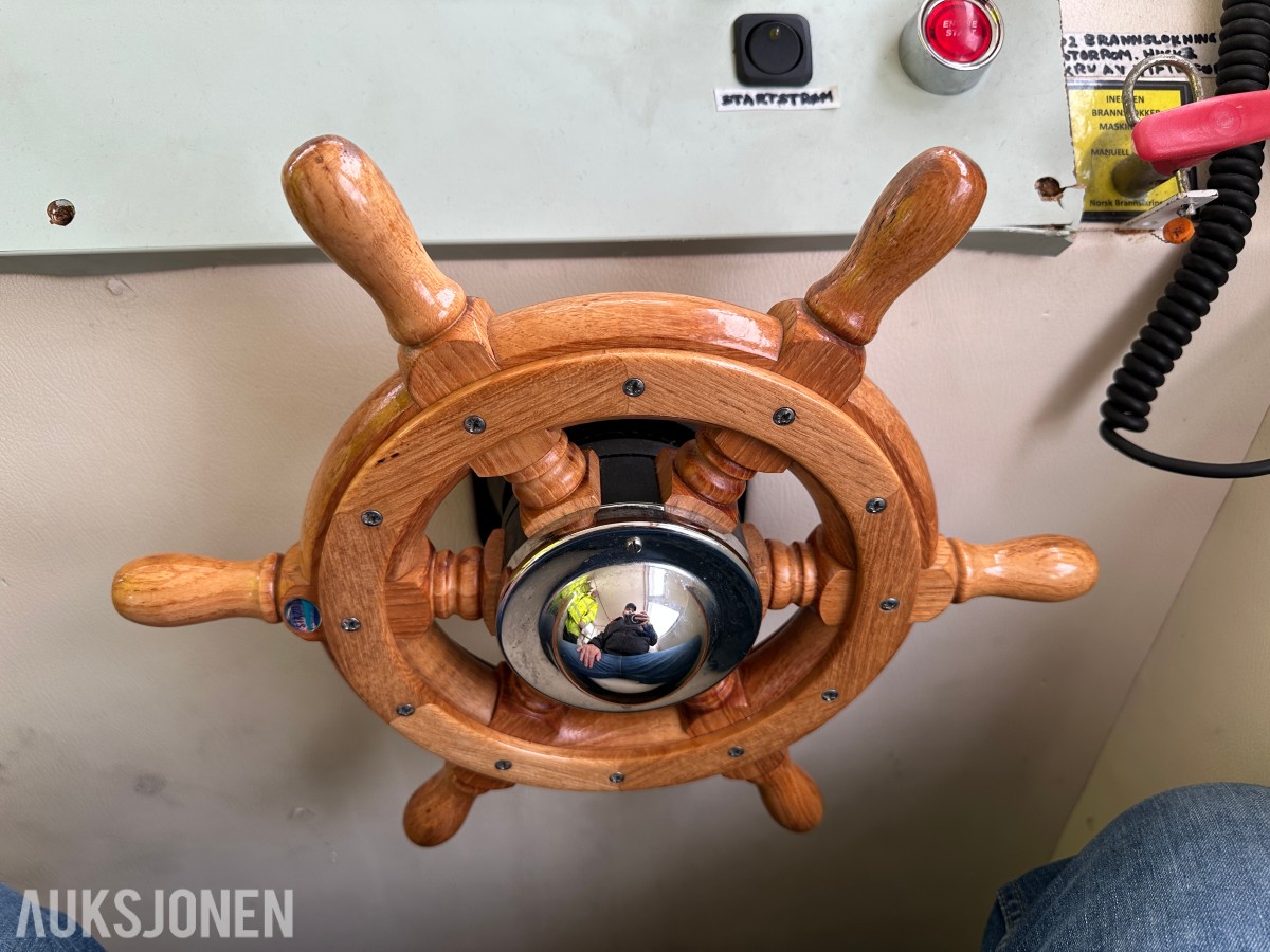 Selvbygget arbeidsbåt «Ranja» | Scania 136 hk | Baugthruster | AIS