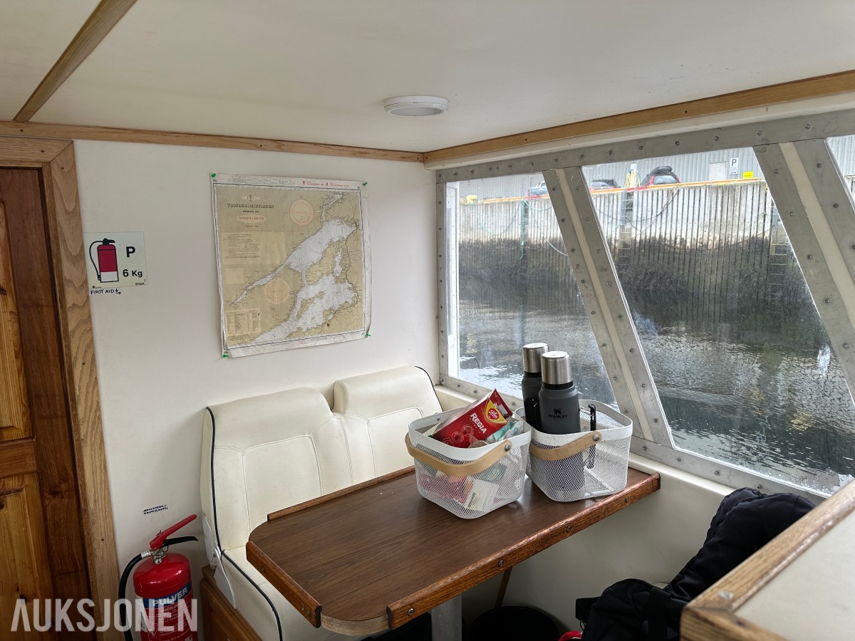 Selvbygget arbeidsbåt «Ranja» | Scania 136 hk | Baugthruster | AIS