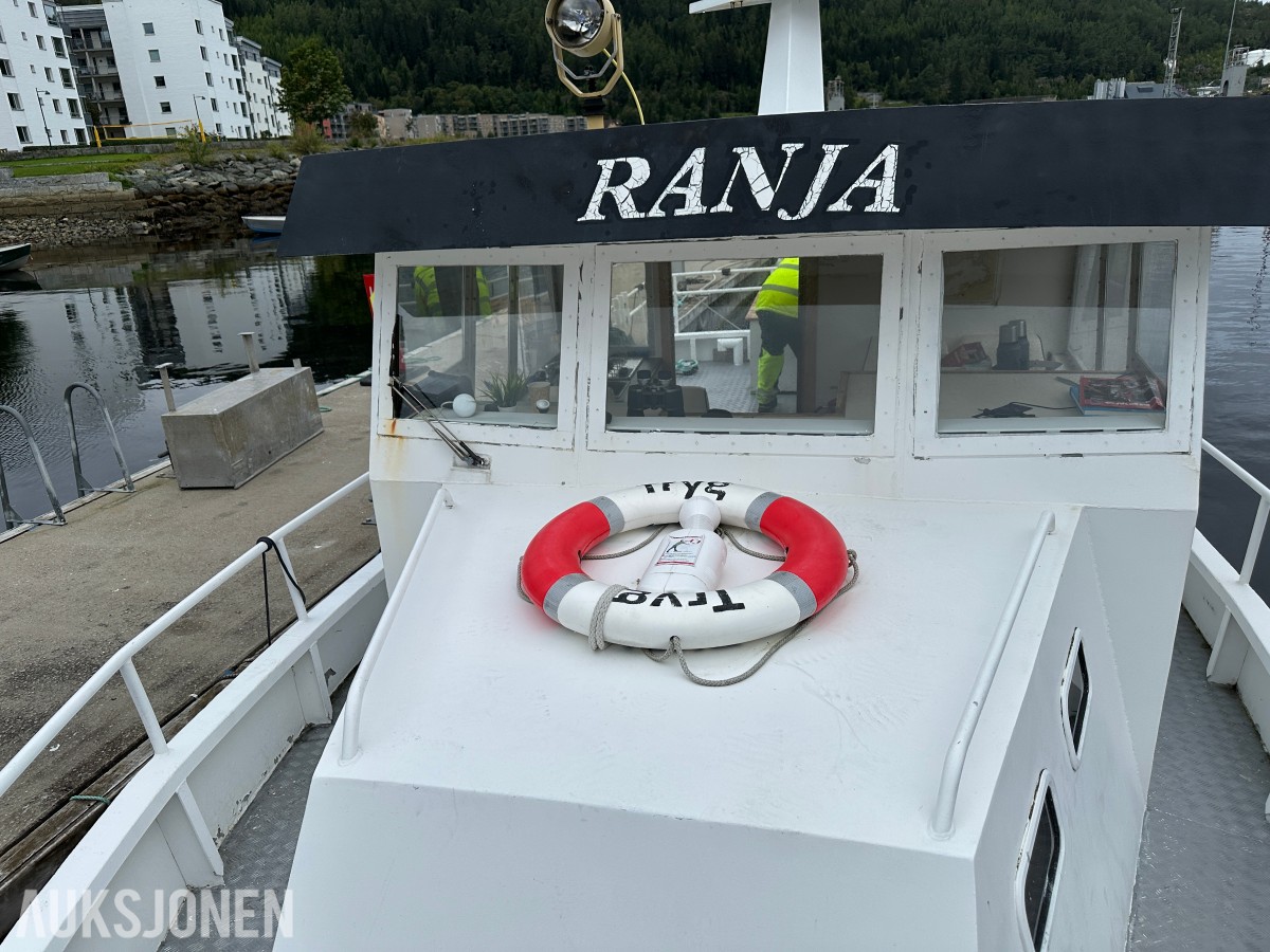 Selvbygget arbeidsbåt «Ranja» | Scania 136 hk | Baugthruster | AIS