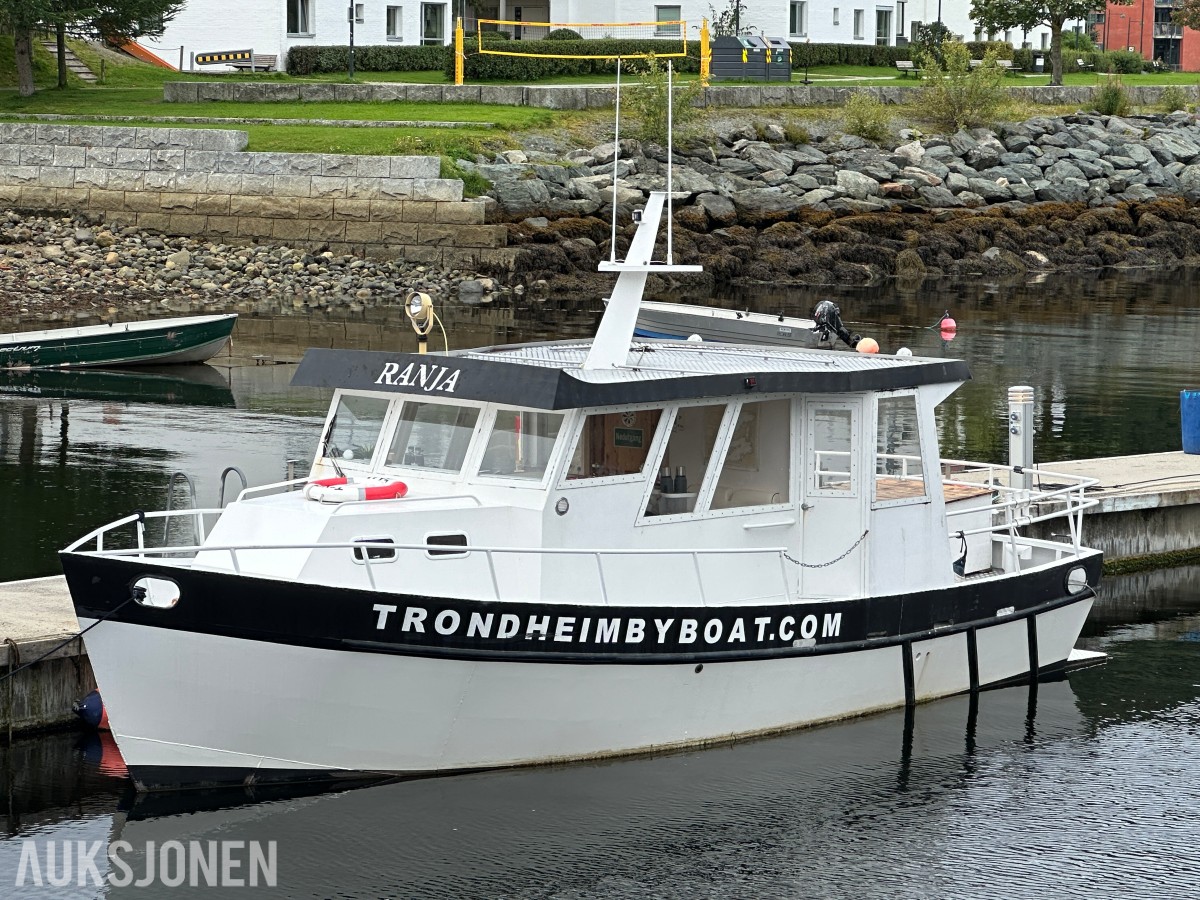 Selvbygget arbeidsbåt «Ranja» | Scania 136 hk | Baugthruster | AIS