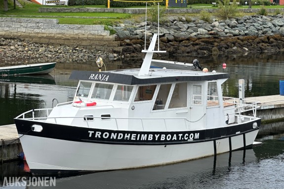 Selvbygget arbeidsbåt «Ranja» | Scania 136 hk | Baugthruster | AIS