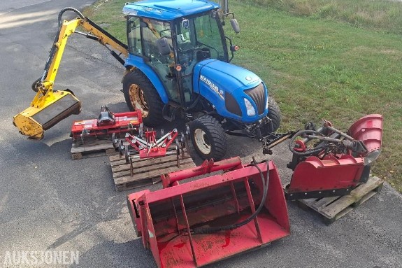 2013 Traktor - New Holland Boomer 50 med Orsi kantklipper, Igland 600 strø-/sandspreder, Tokvam SP180 brøyteskjær