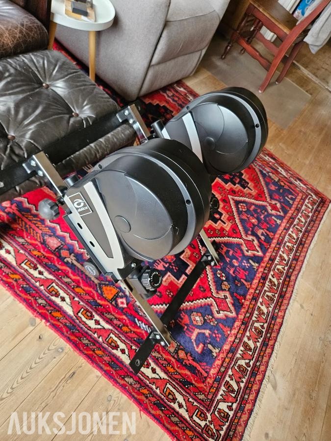 Diverse treningsutstyr, Stakemaskin, Romaskin, Vekter, Manualer 