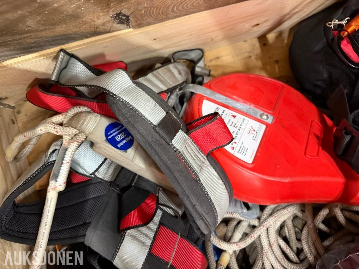 Würth fallsikringsutstyr med fallblokker seler og tau