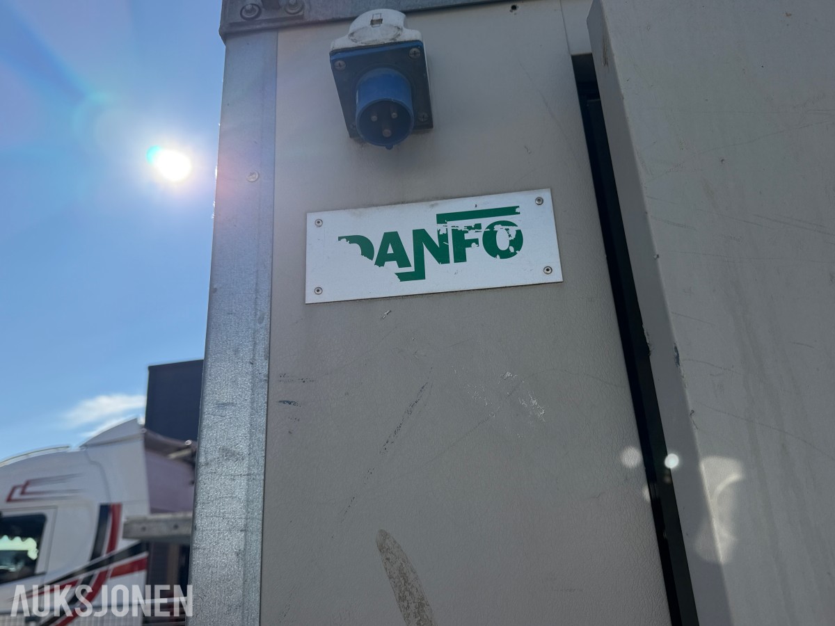 Danfo toalett med strøm og lys