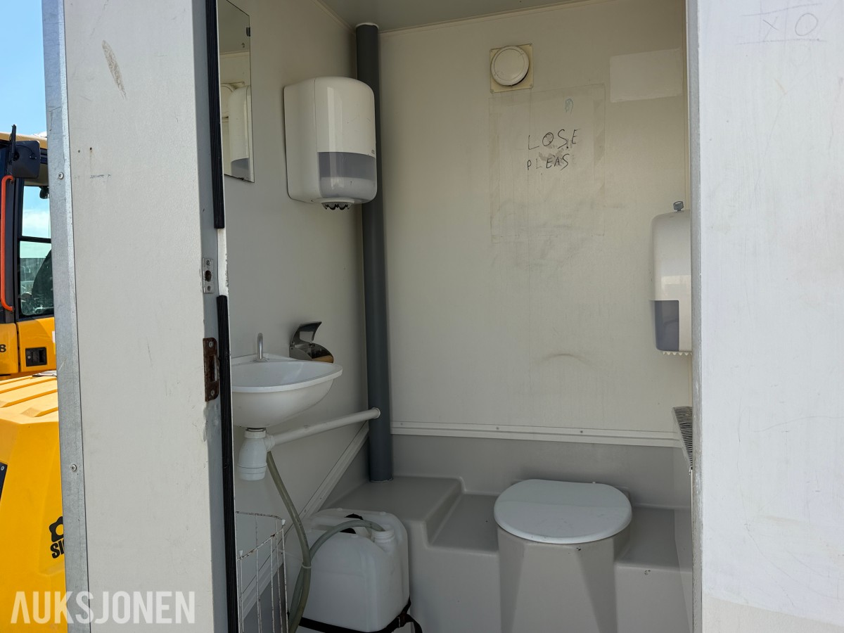 Danfo toalett med strøm og lys